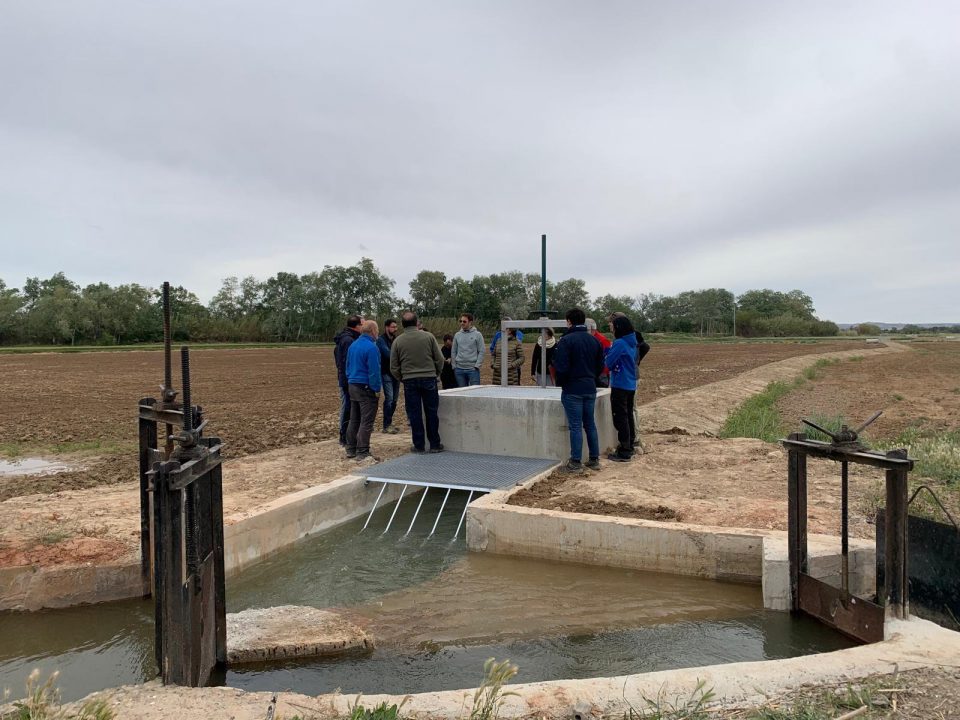 Pruebas de funcionamiento de la fase 1 de la nueva red primaria de la Comunidad de la Huerta del Ebro en Fuentes de Ebro, Zaragoza.