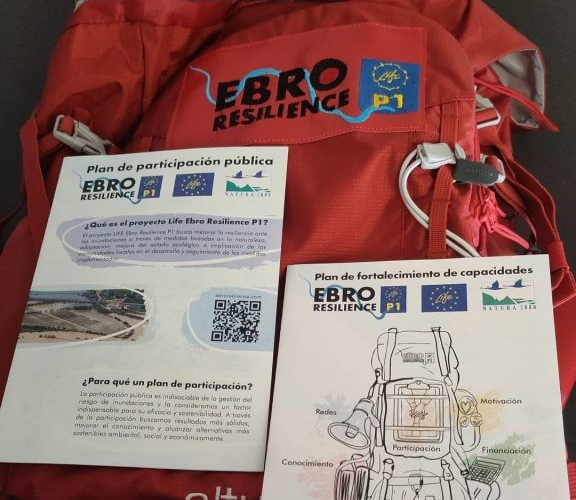 Mochila y folletos de participación y fortalecimiento de capacidades sociales